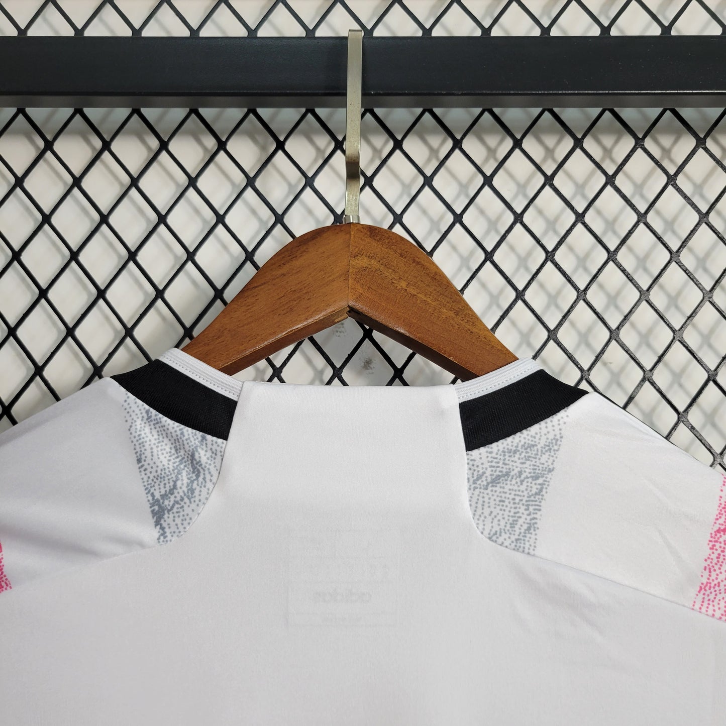 Juventus “Lightning” special jersey