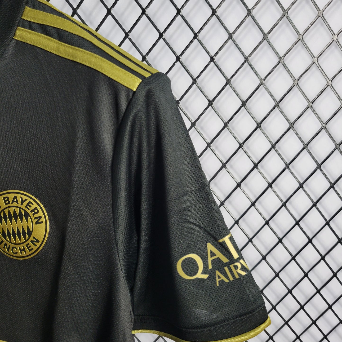 Bayern Munich “Golden Rot” special jersey