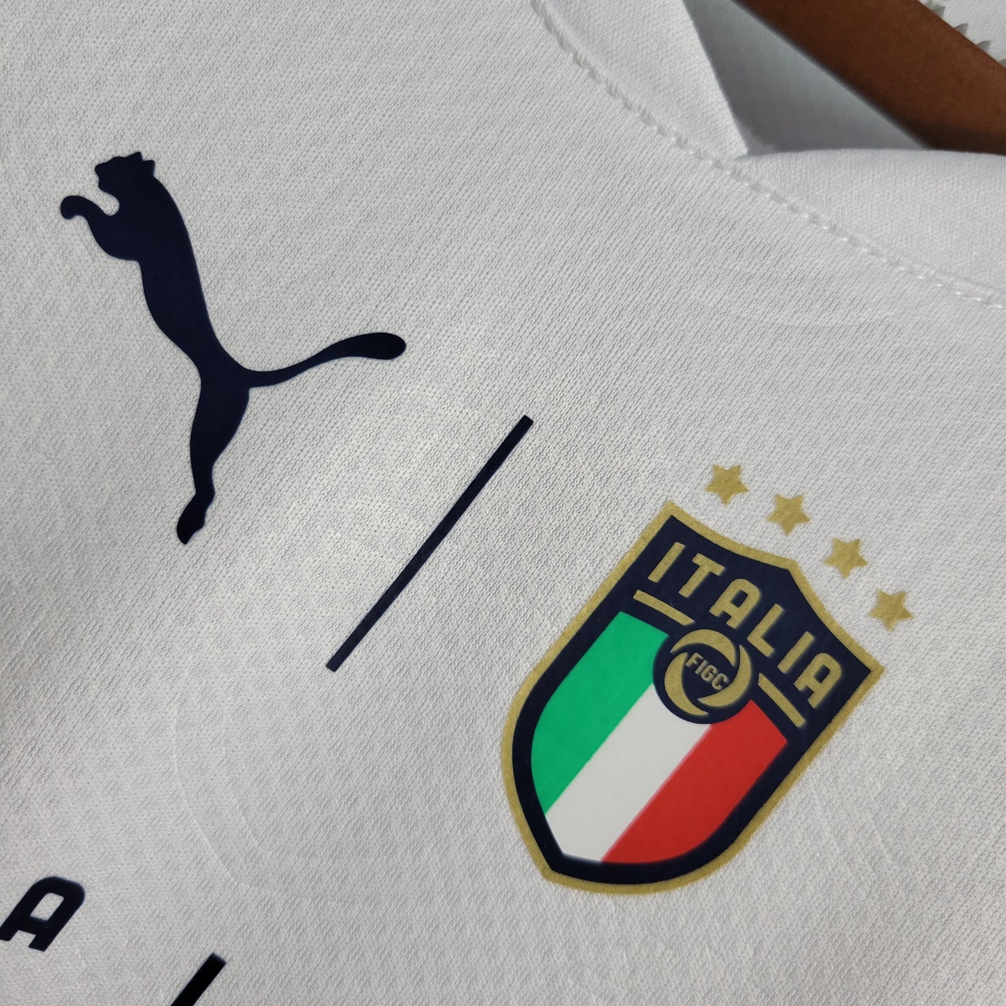 Italy “Roman Gold” special jersey