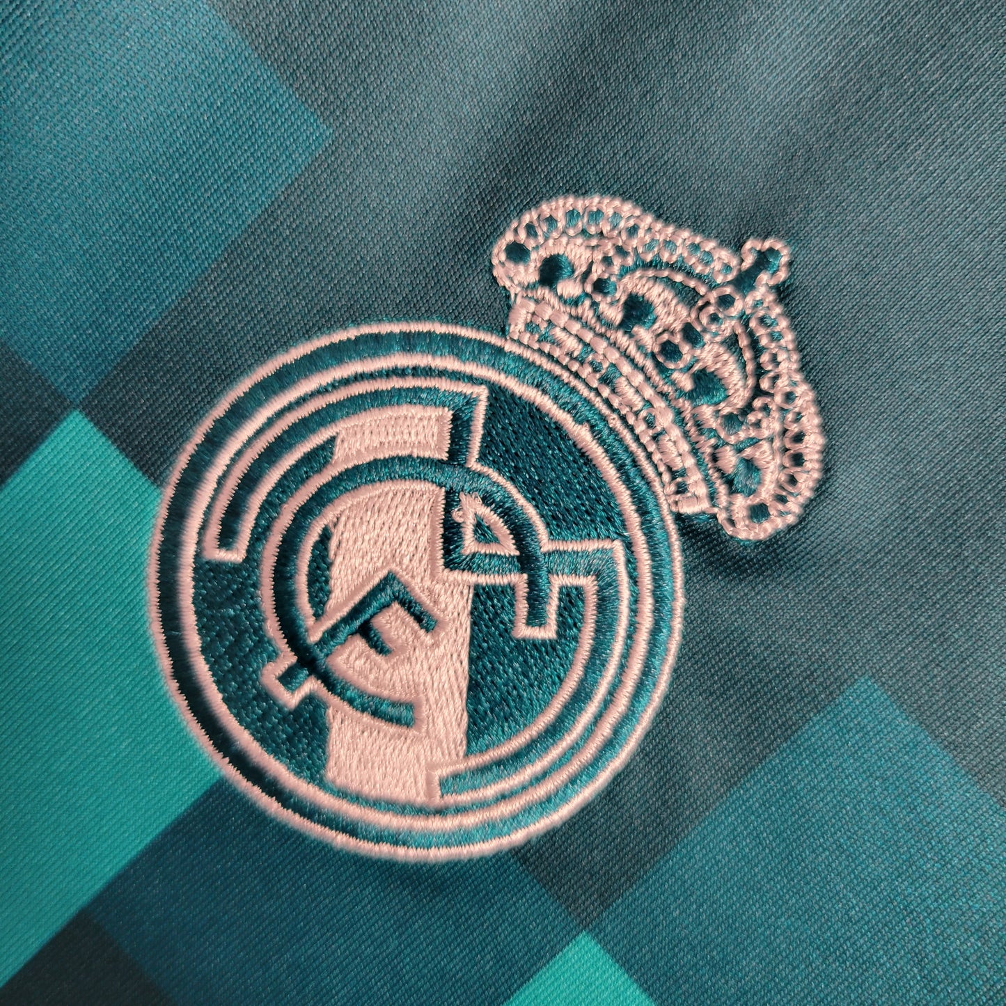 Retro Real Madrid 2017/2018 Away Kit