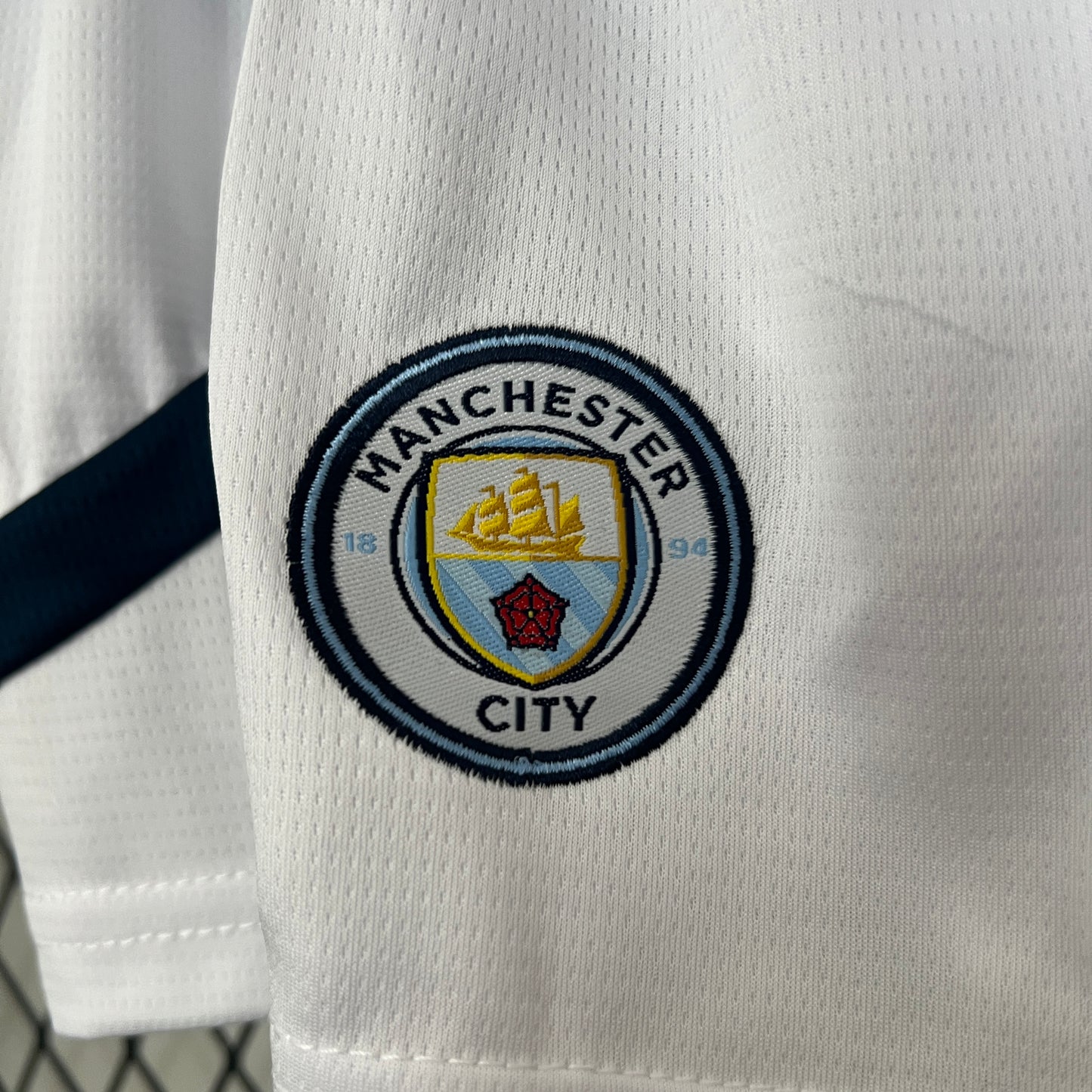 24/25 kids Manchester City home