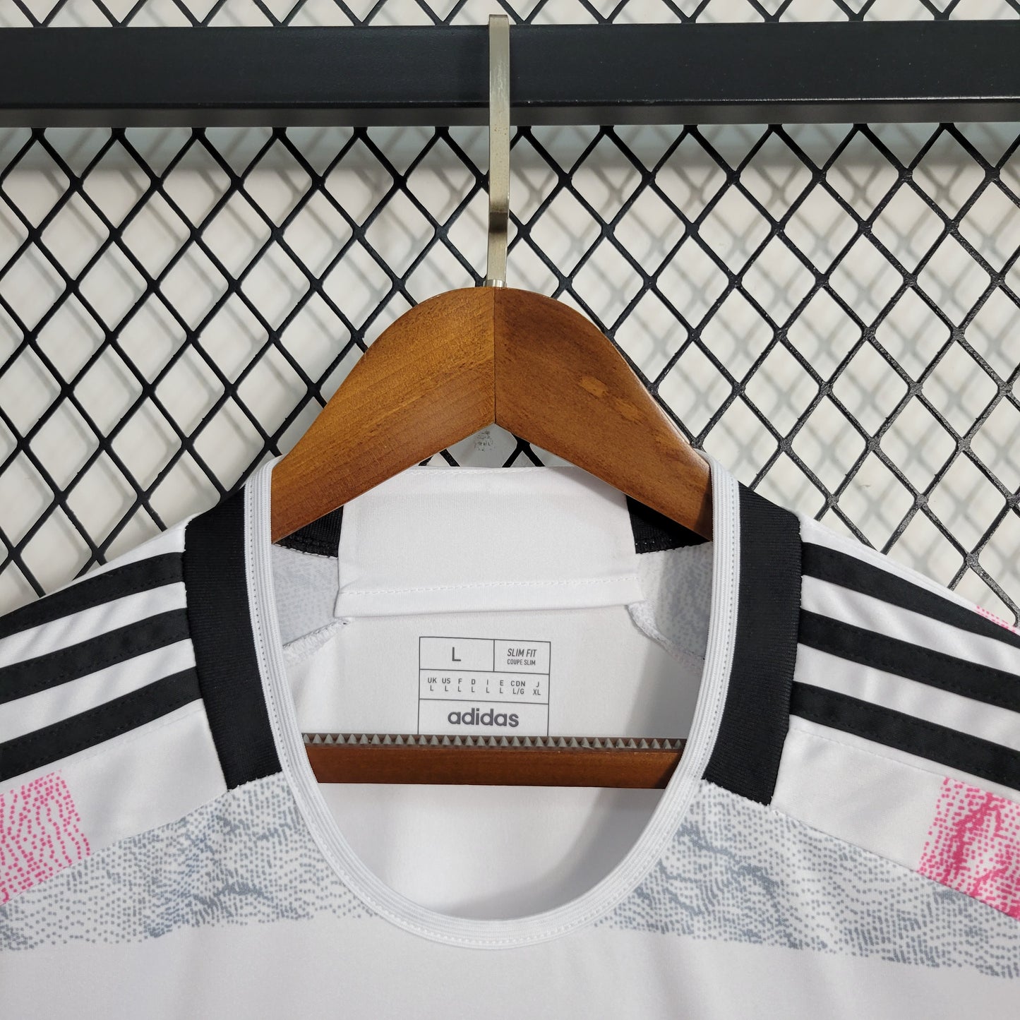 Juventus “Lightning” special jersey