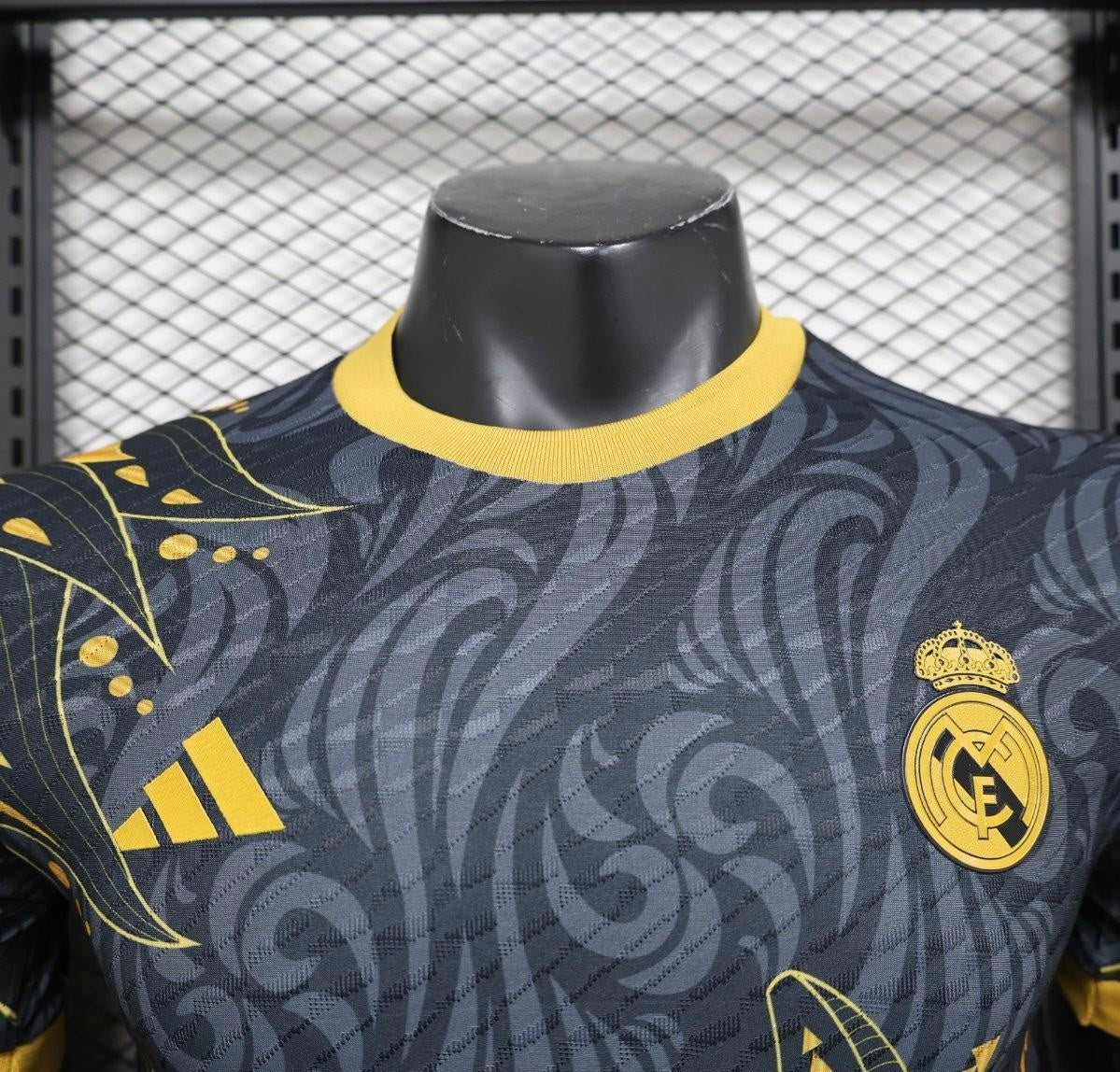 Player Version 24/25 Real Madrid Black/Golden Special Jersey