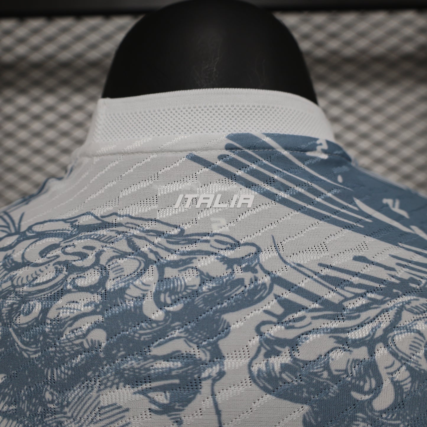 Italy “Roman Gold” special jersey