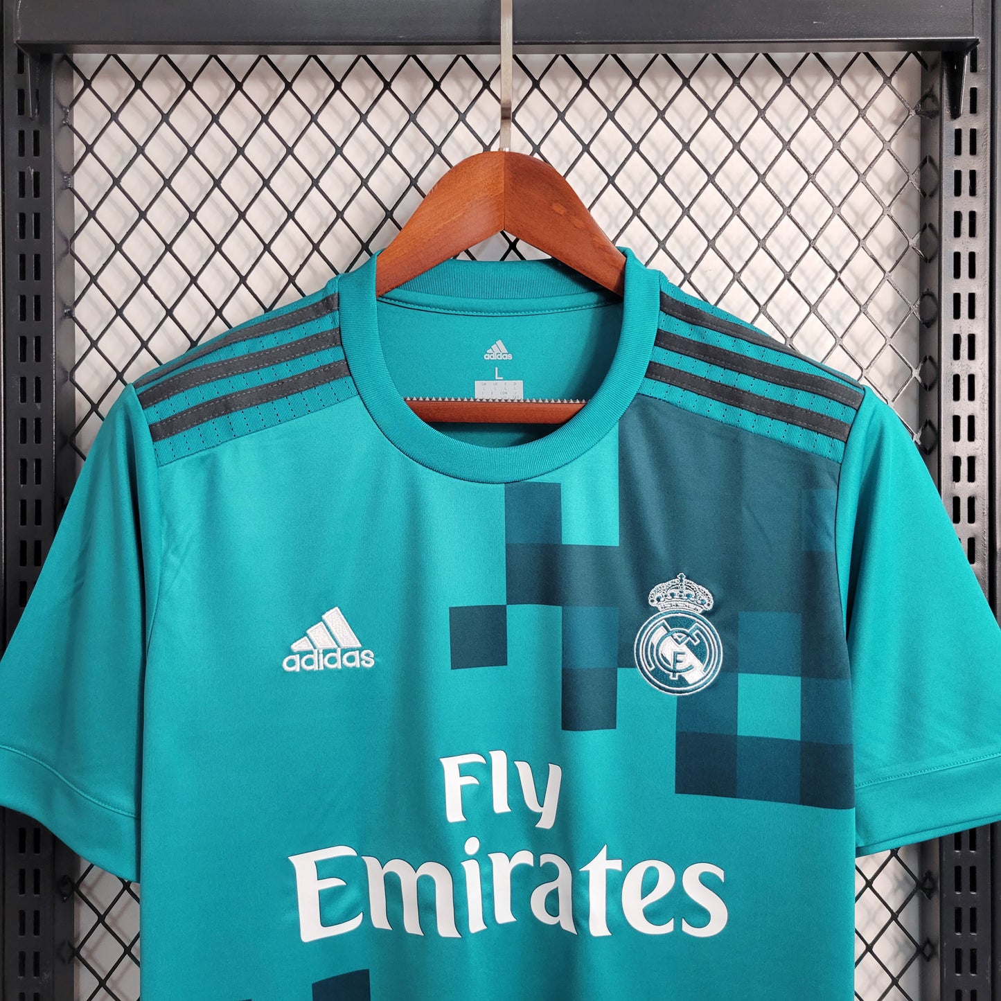 Retro Real Madrid 2017/2018 Away Kit