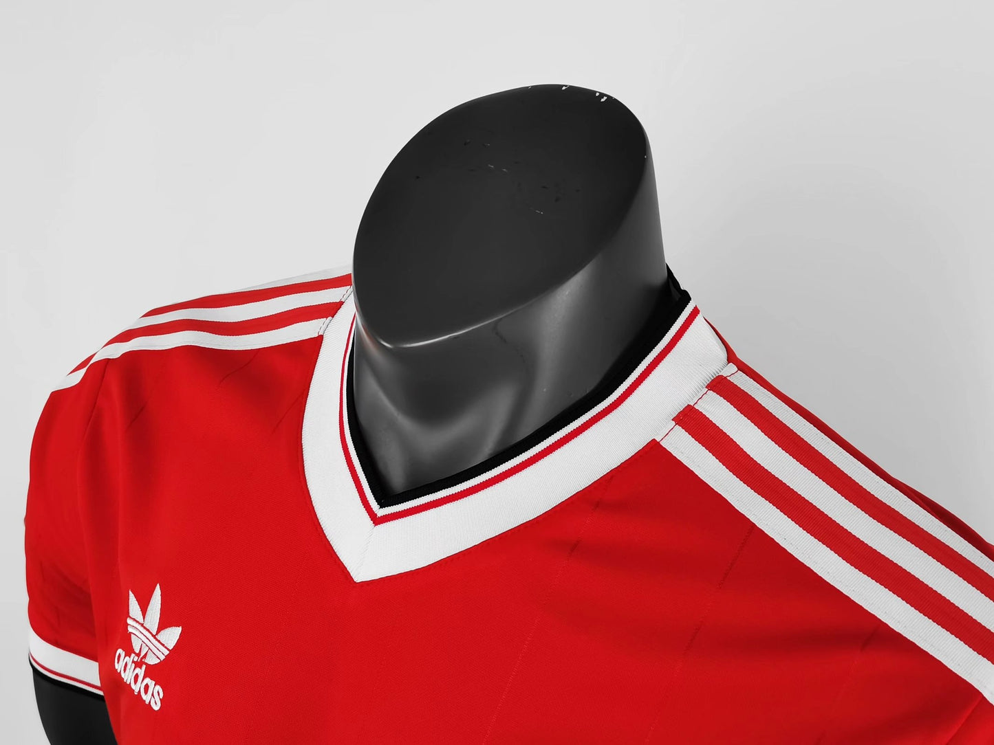 Retro 83/83 Manchester United Home Kit