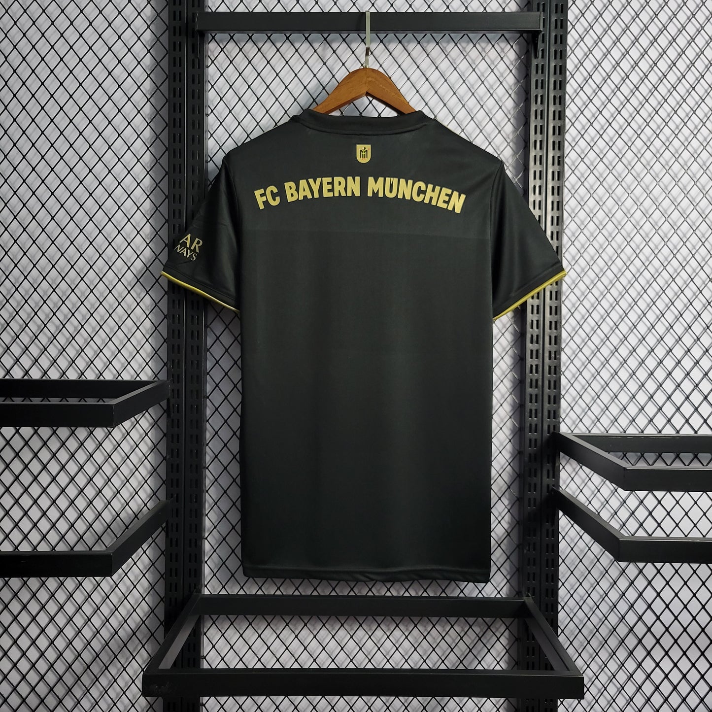 Bayern Munich “Golden Rot” special jersey