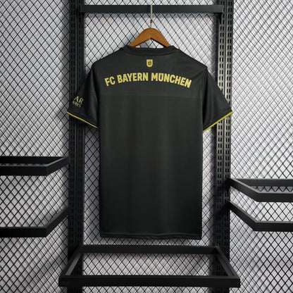 Bayern Munich “Golden Rot” special jersey