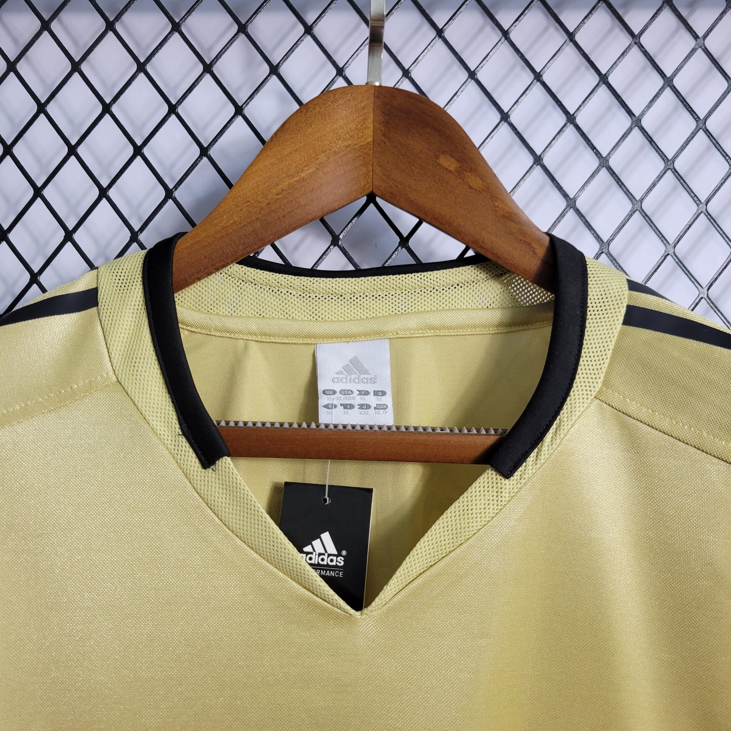 Bayern Munich “Golden Horizon” special jersey