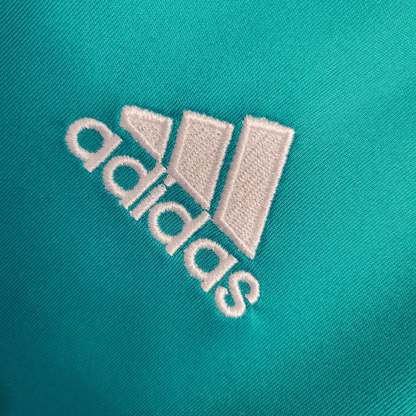 Retro Real Madrid 2017/2018 Away Kit