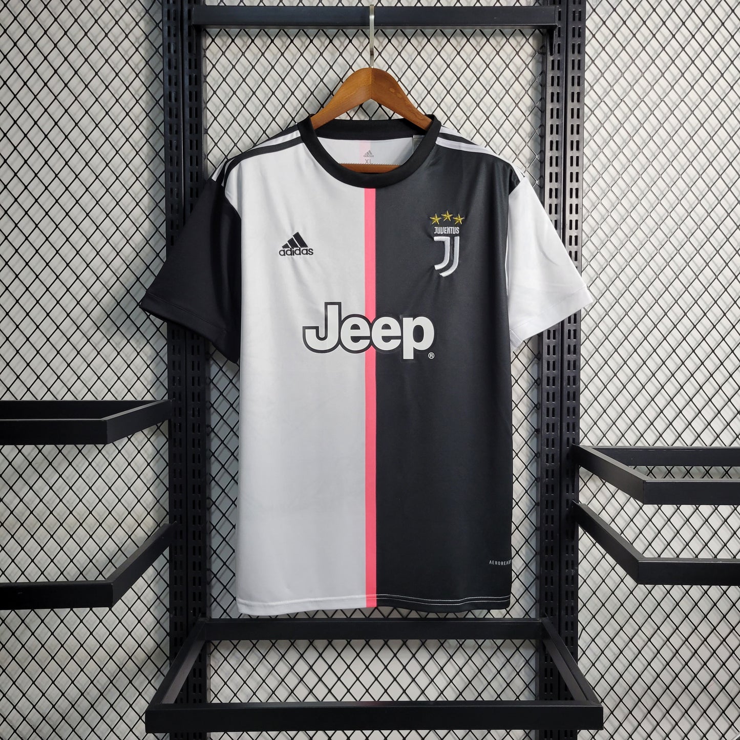 Juventus “Bianconeri Legacy” special jersey