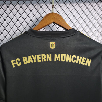 Bayern Munich “Golden Rot” special jersey
