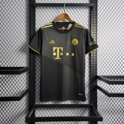 Bayern Munich “Golden Rot” special jersey