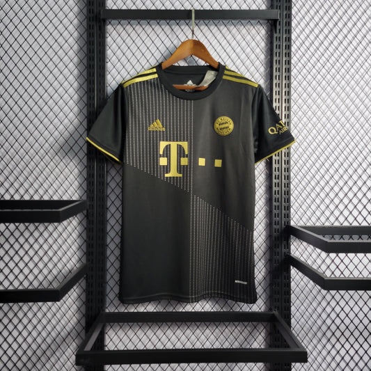 Bayern Munich “Golden Rot” special jersey