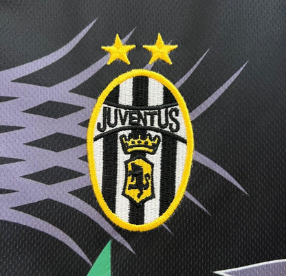 Retro 01/02 Juventus Black Goalkeeper Jersey