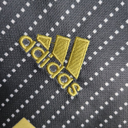 Bayern Munich “Golden Rot” special jersey