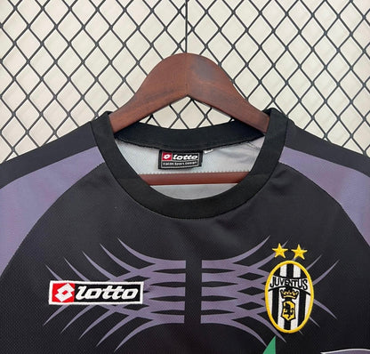 Retro 01/02 Juventus Black Goalkeeper Jersey