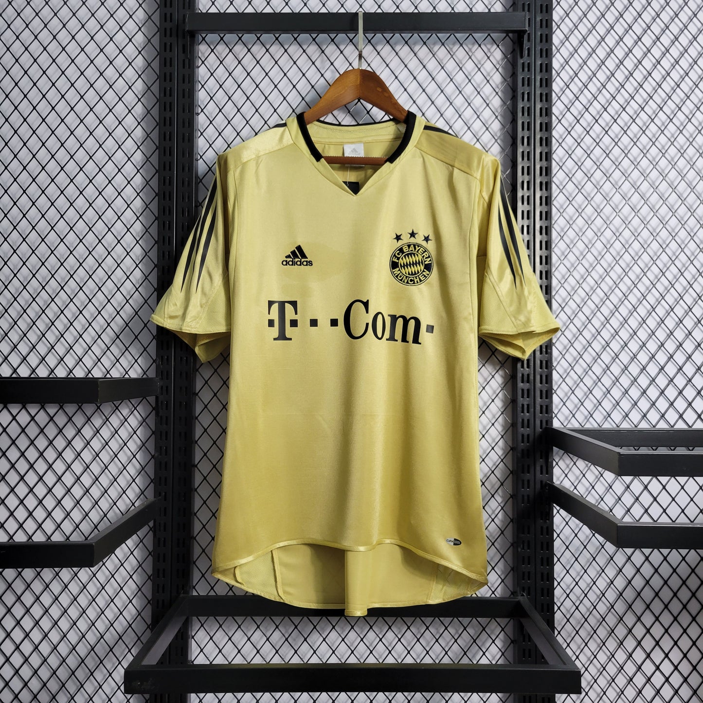 Bayern Munich “Golden Horizon” special jersey