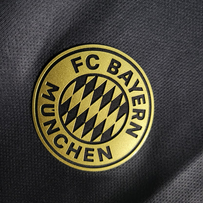 Bayern Munich “Golden Rot” special jersey